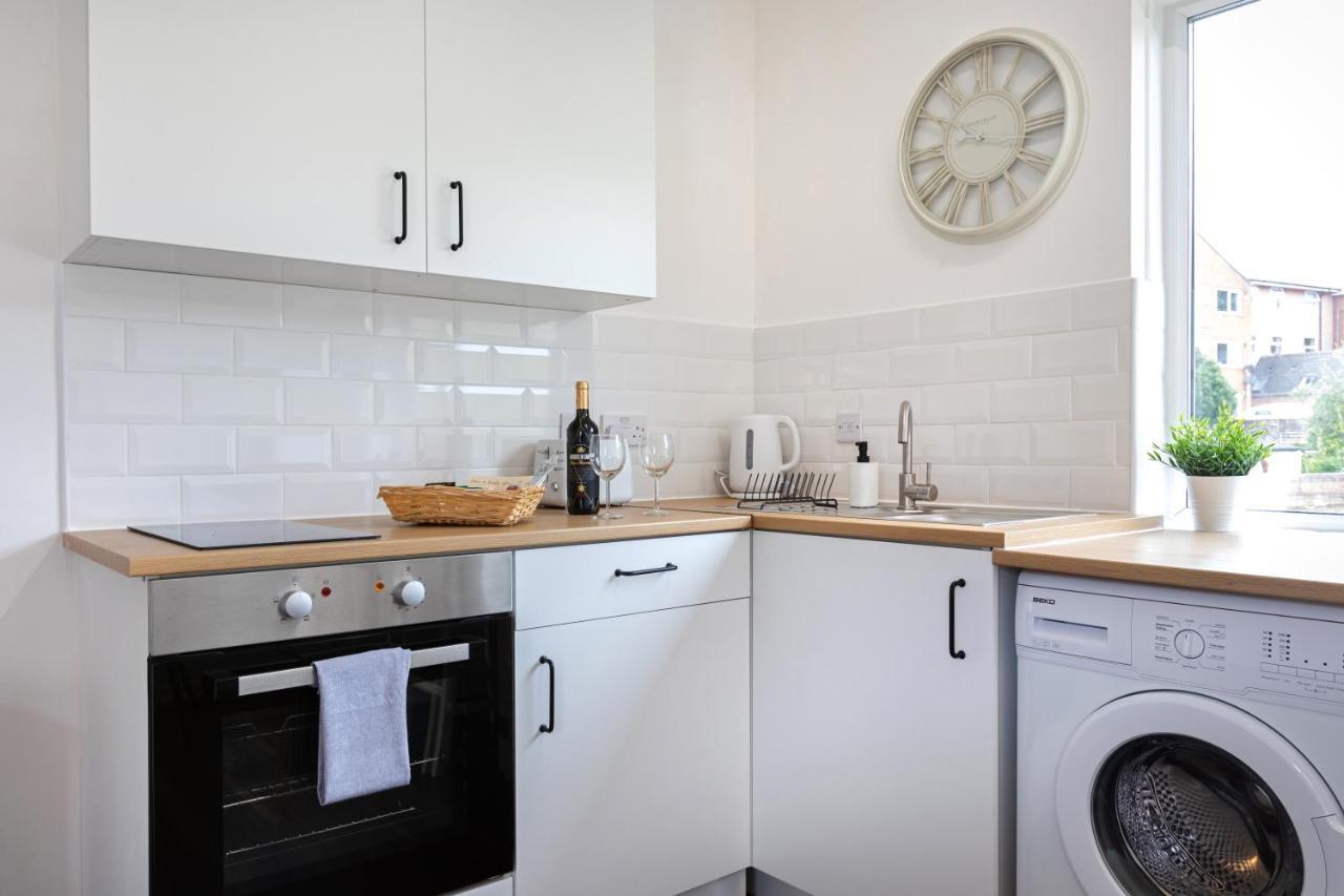 Modern 1-Bedroom Apartment, Beach 5-Min Walk, Free Parking Weymouth Exterior photo